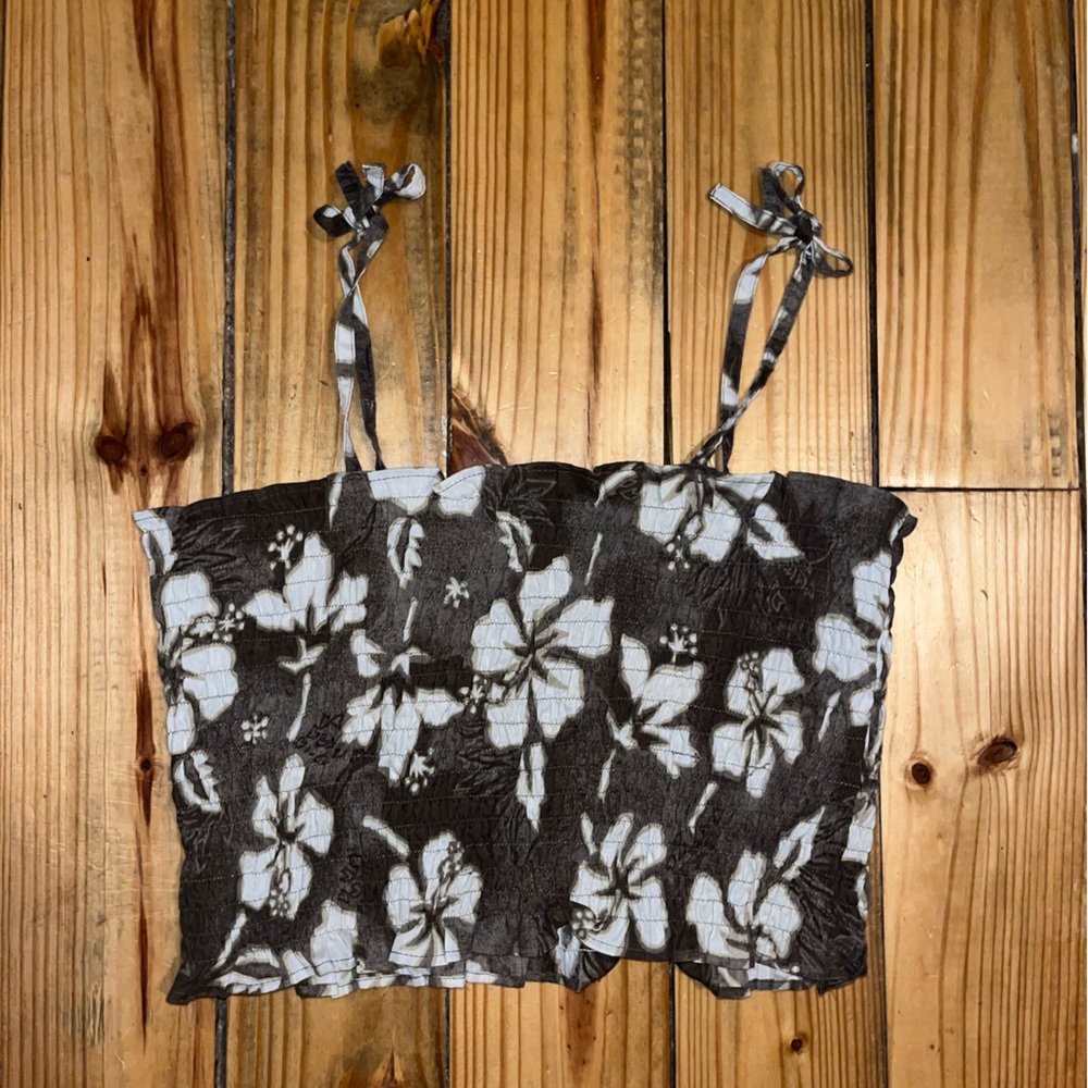 Hawaiian print cropped top